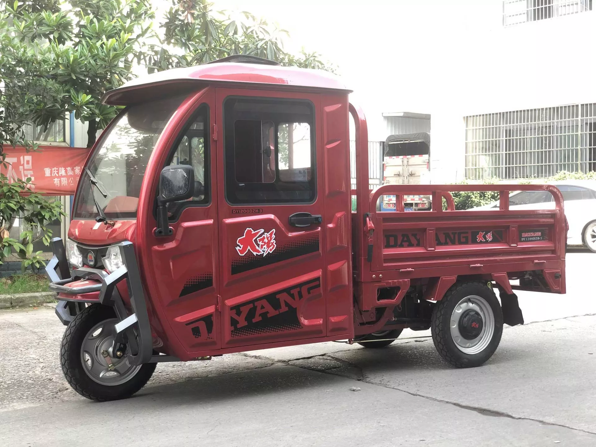 Best Price Safe and Popular 60V 1000W 1200W 1500W enclosed Electric Tricycle for Cargo   DY3-150 express delivery