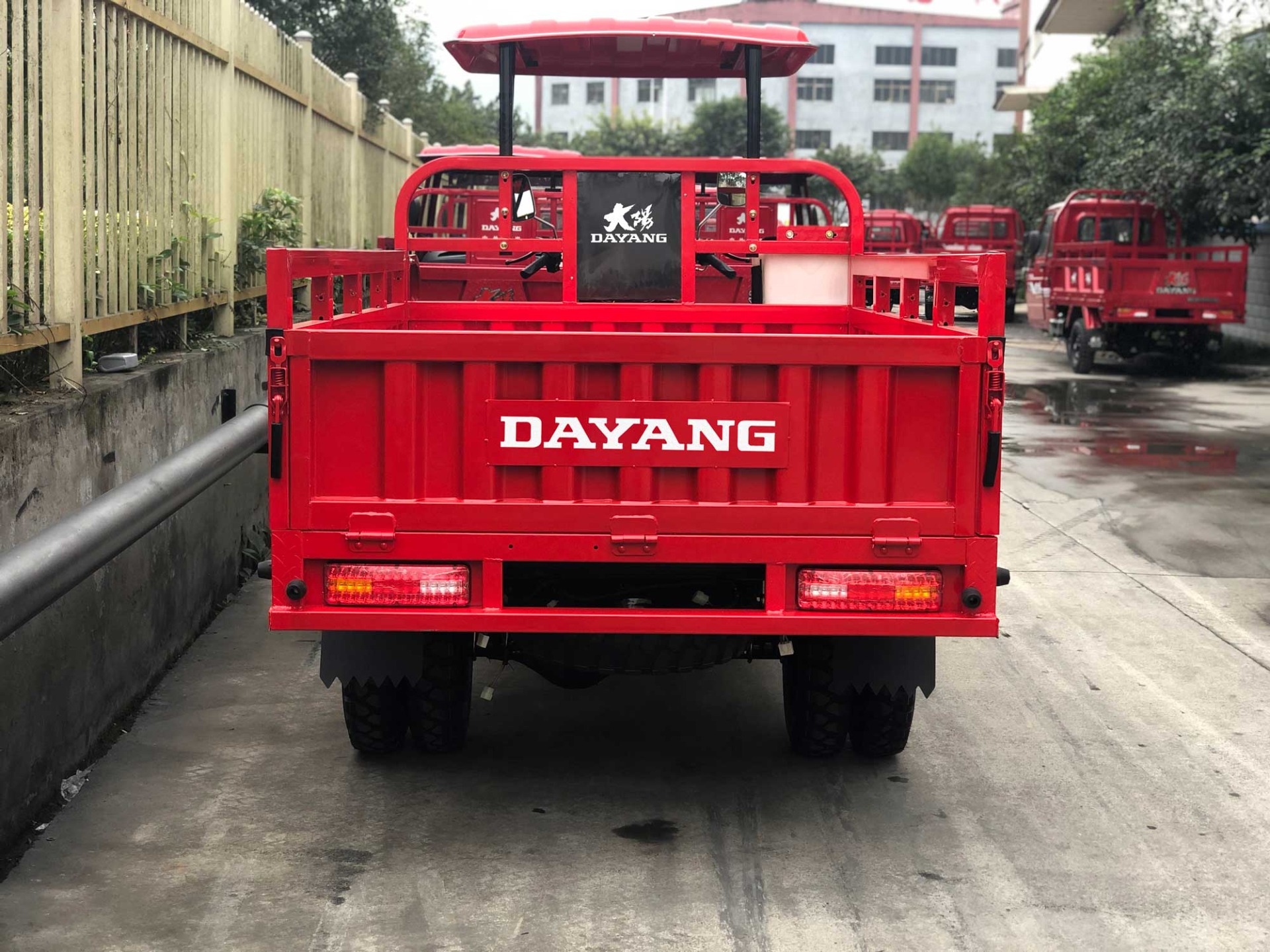 Hight Quality 350cc Motorcycle Tricycle 3Wheel heavy loading truck Cargo Tricycle for Adult Power Engine water-cooled Drum Brake