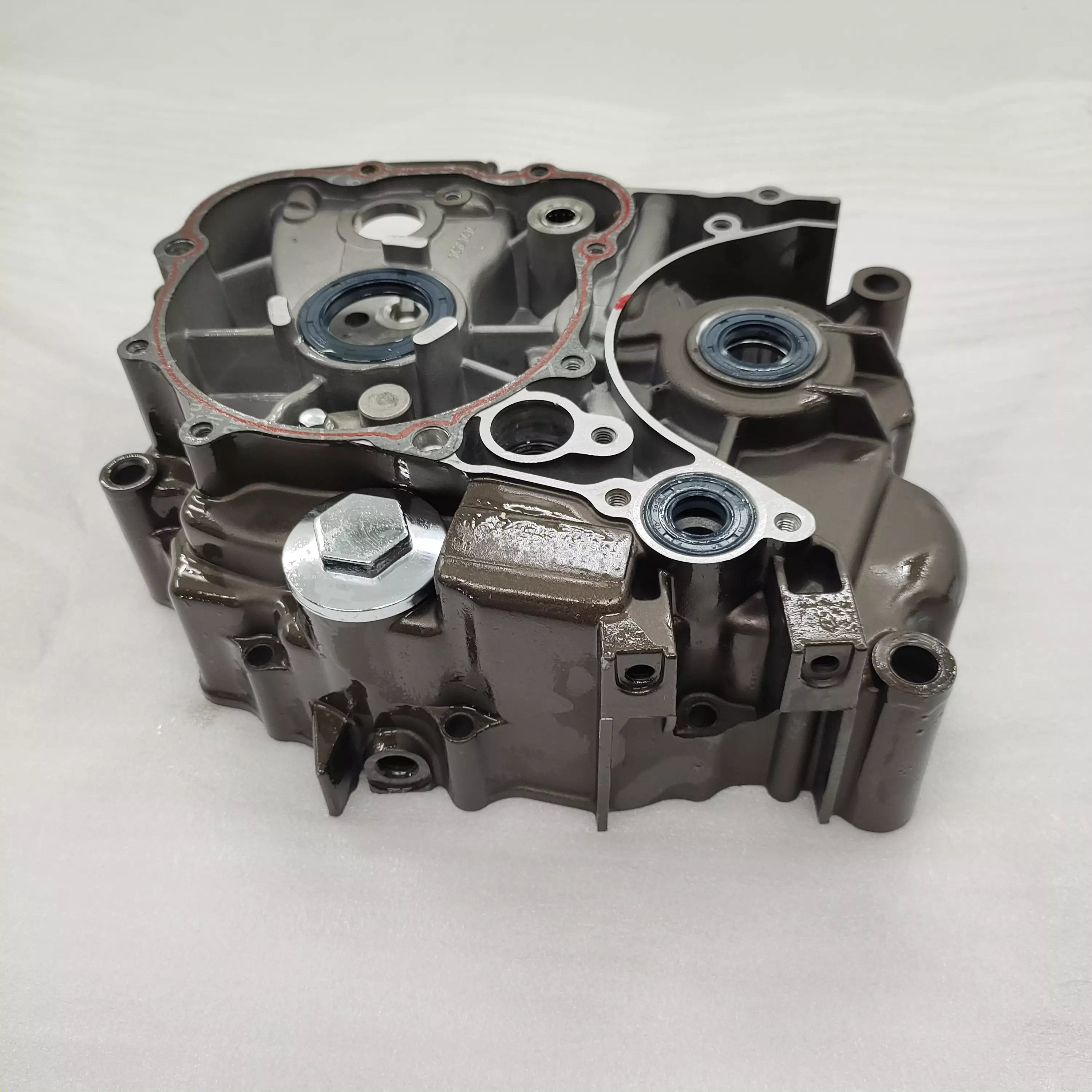 motorcycle LF150cc 250cc engine parts  Left crankcase high precison tricycle engine parts high quality factory direct sale