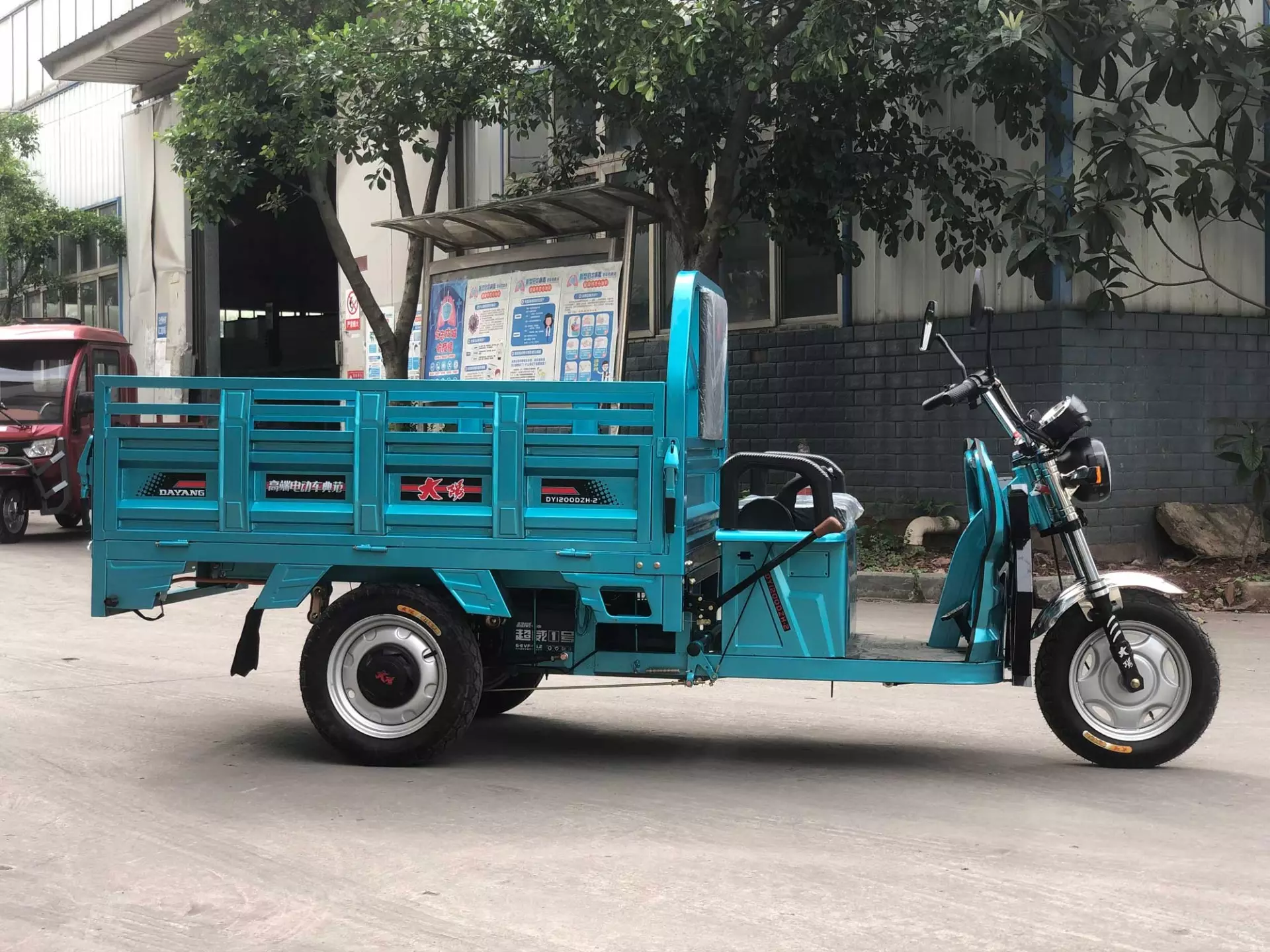 DAYANG Latest design Maximum Loaded Long Range 1.5m Cargo Box Three Wheel Electric Cargo Tricycles for Farm DY-160 upgrade
