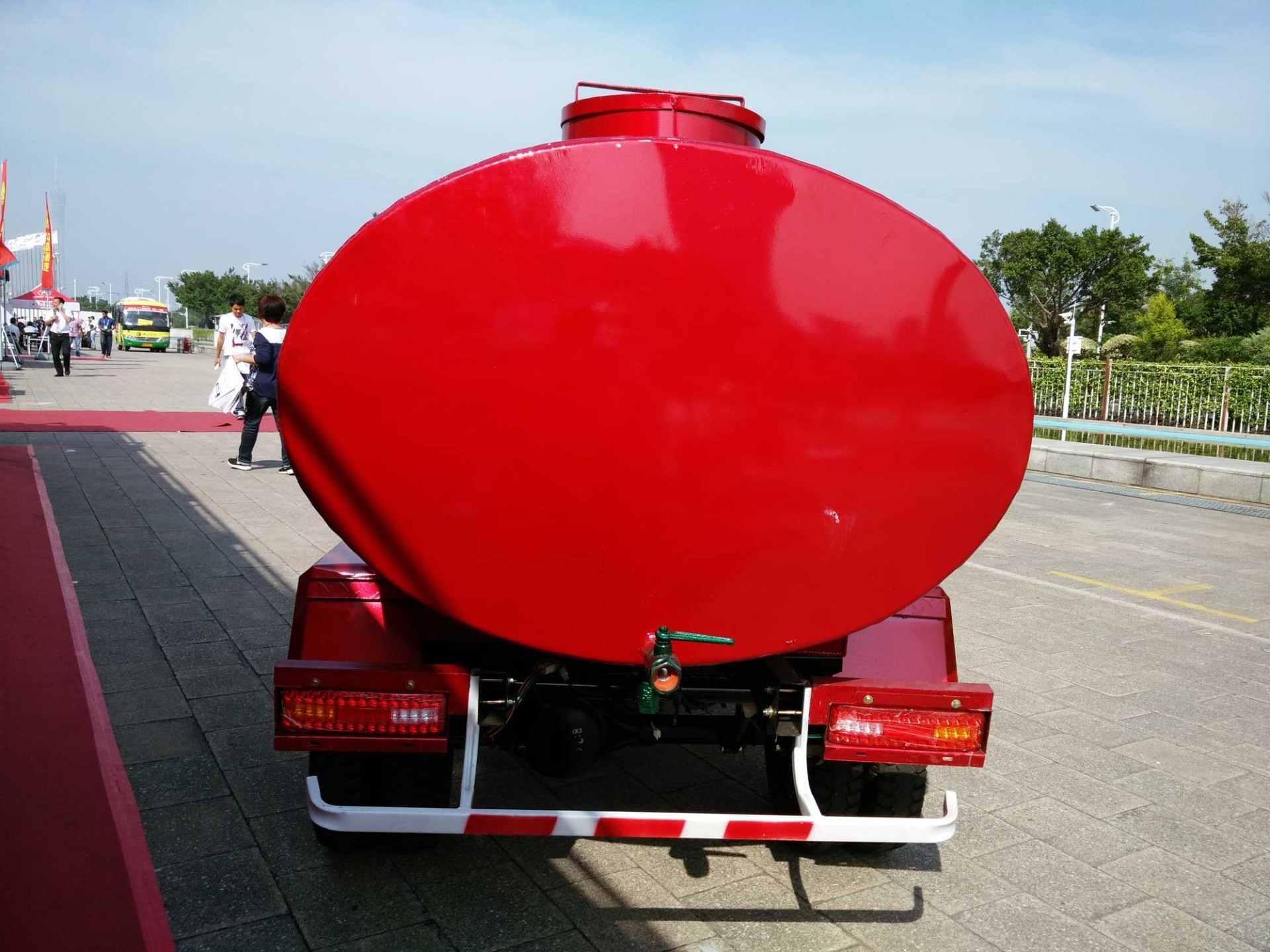 2016 China top selling made in china standard water tanker/oil tanker fuel tank adult tricycle/tuk pedicab for sale in Egypt