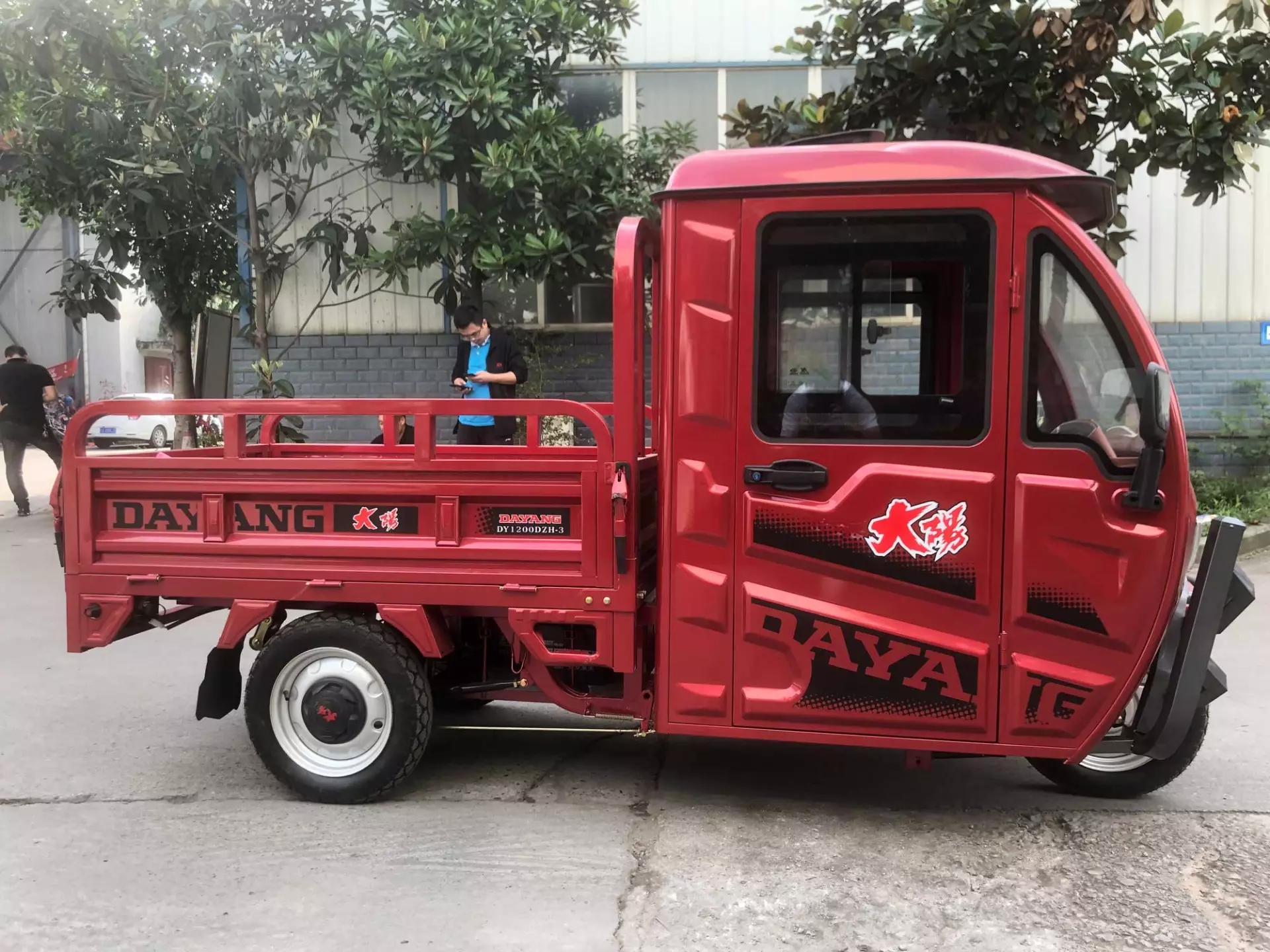 DY3-150 Electric  Cargo tricycle  Motorized Tricycles 3 Wheel  Electric motorcycle  made in Chongqing China factory direct sale