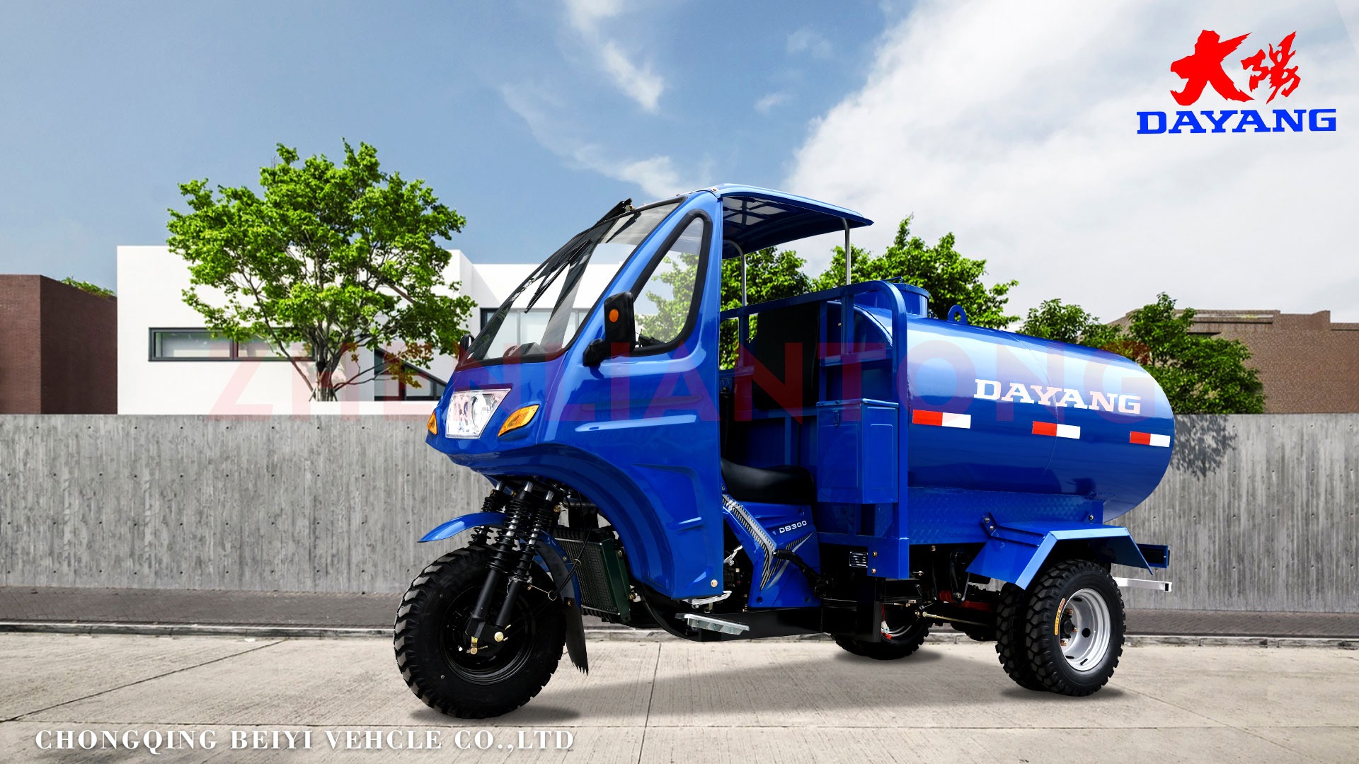 High Quality 250CC Motorized Special Cabin Roof Delivery Water Tank 1000L Tricycles Manufacture Cargo Open water barrow