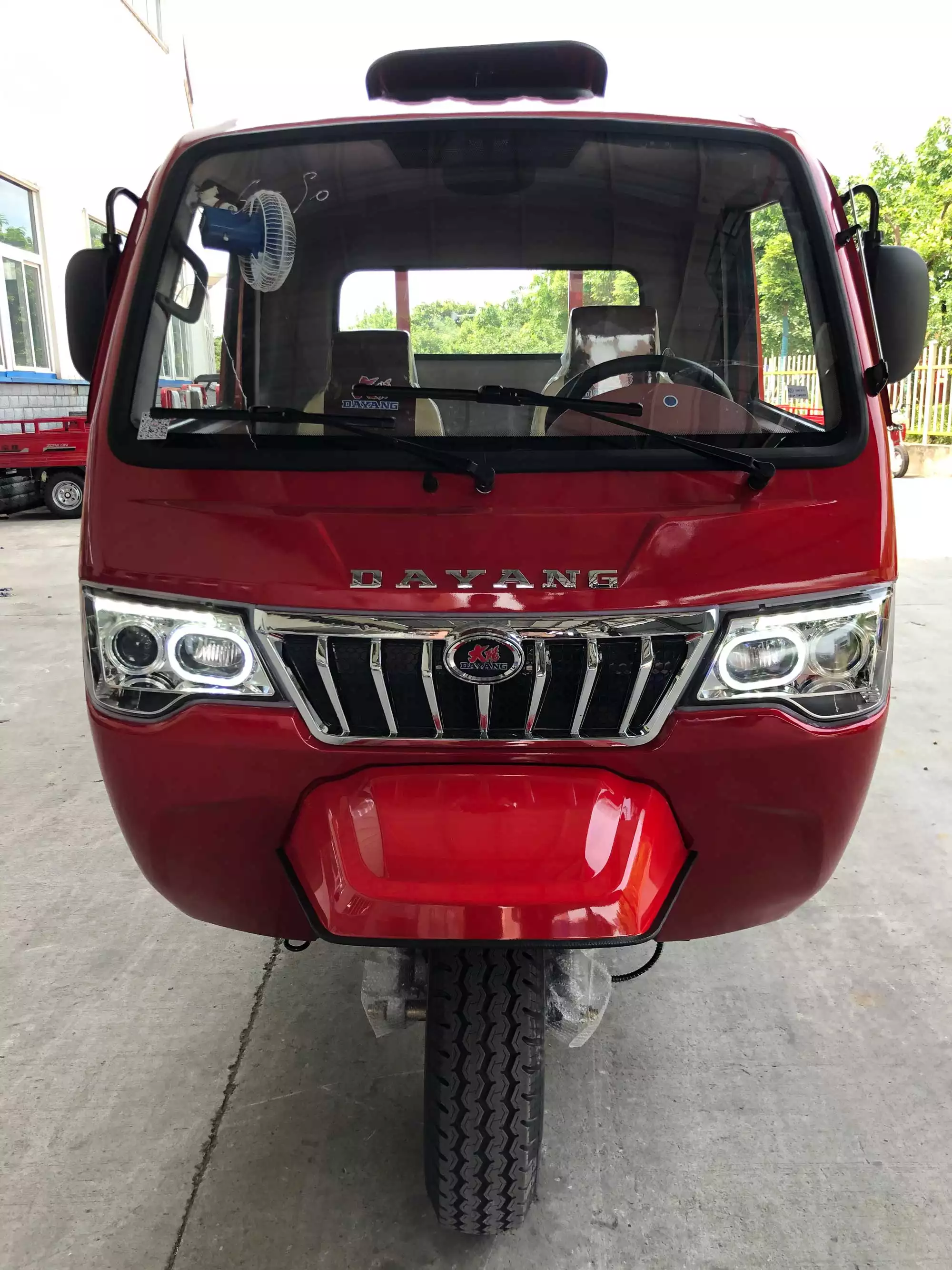 Dayang Luxury Series 800cc powerful Heavy Duty Cargo Tricycle T7 Closed Cab Large Cargo Box Car Steering Wheel Tricycle