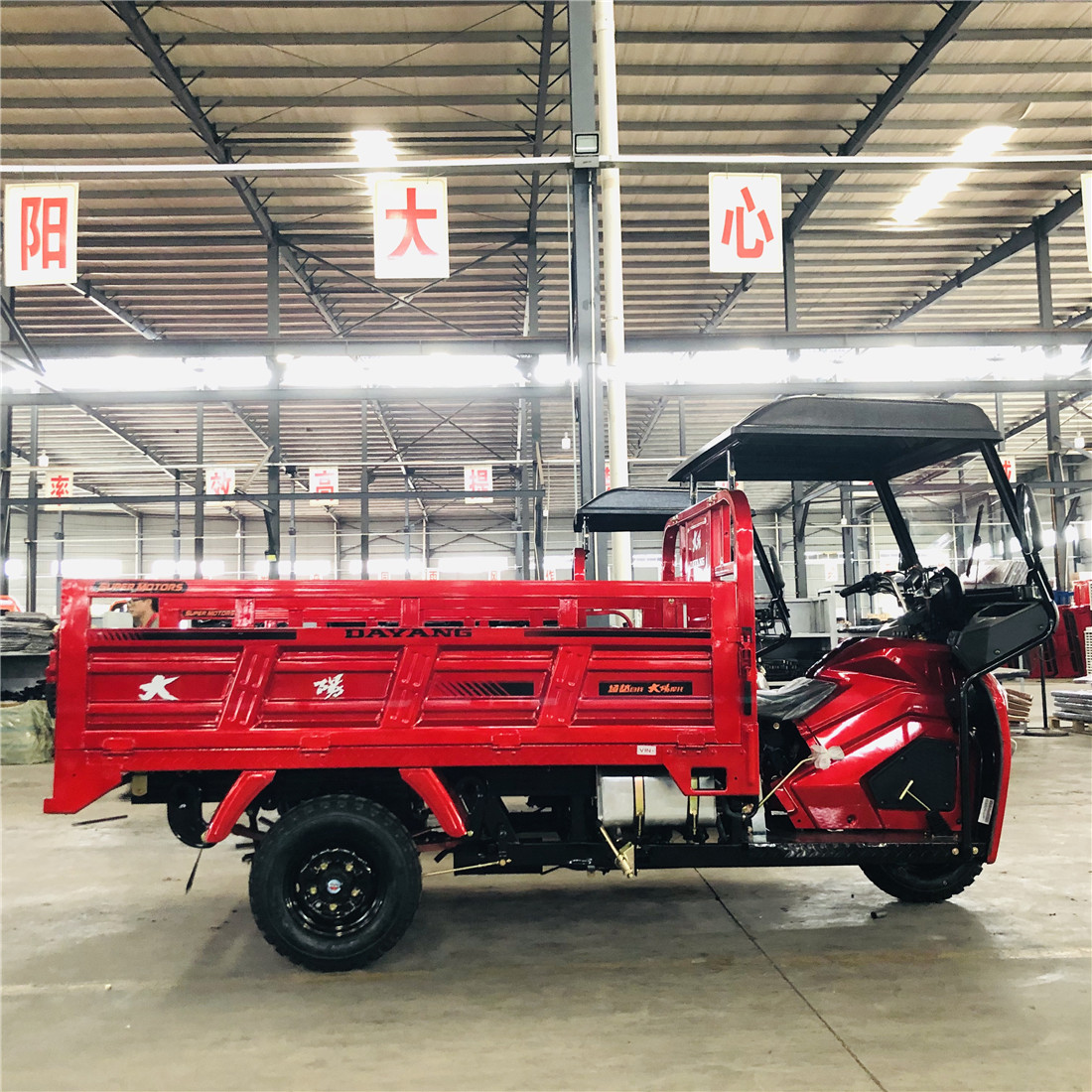 200cc 250cc 300cc Heavy Loading Truck Motorized Cargo Tricycles 3wheels Motorcycle Semi-closed Cabin Handle Three Wheel Tricycle