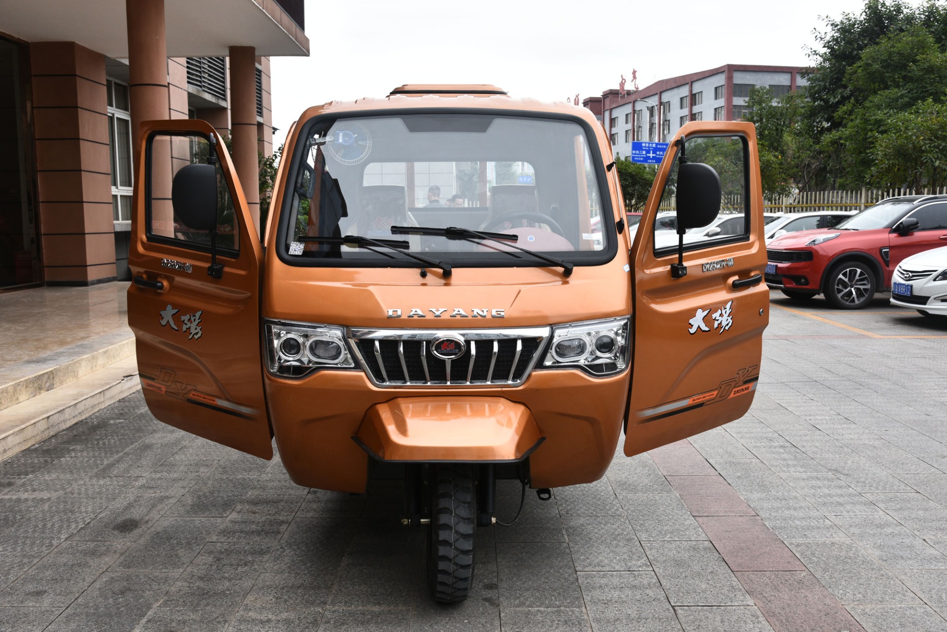 China beiYi DaYang tricycle with roof hot selling in 2015
