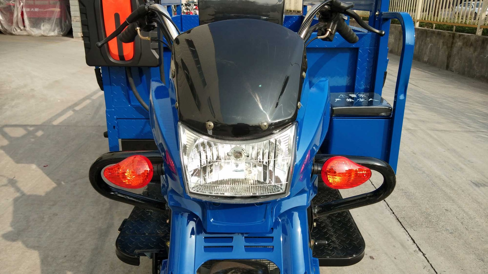 High quality 250cc peru tuk tuk adult car blue body power engine gasoline tricycle cargo bike