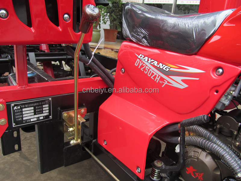 heavy load THREE wheel motorcycle trikes 200cc motor tricycle/ cargo triciclo/ scooter/ pedicab with cheap price