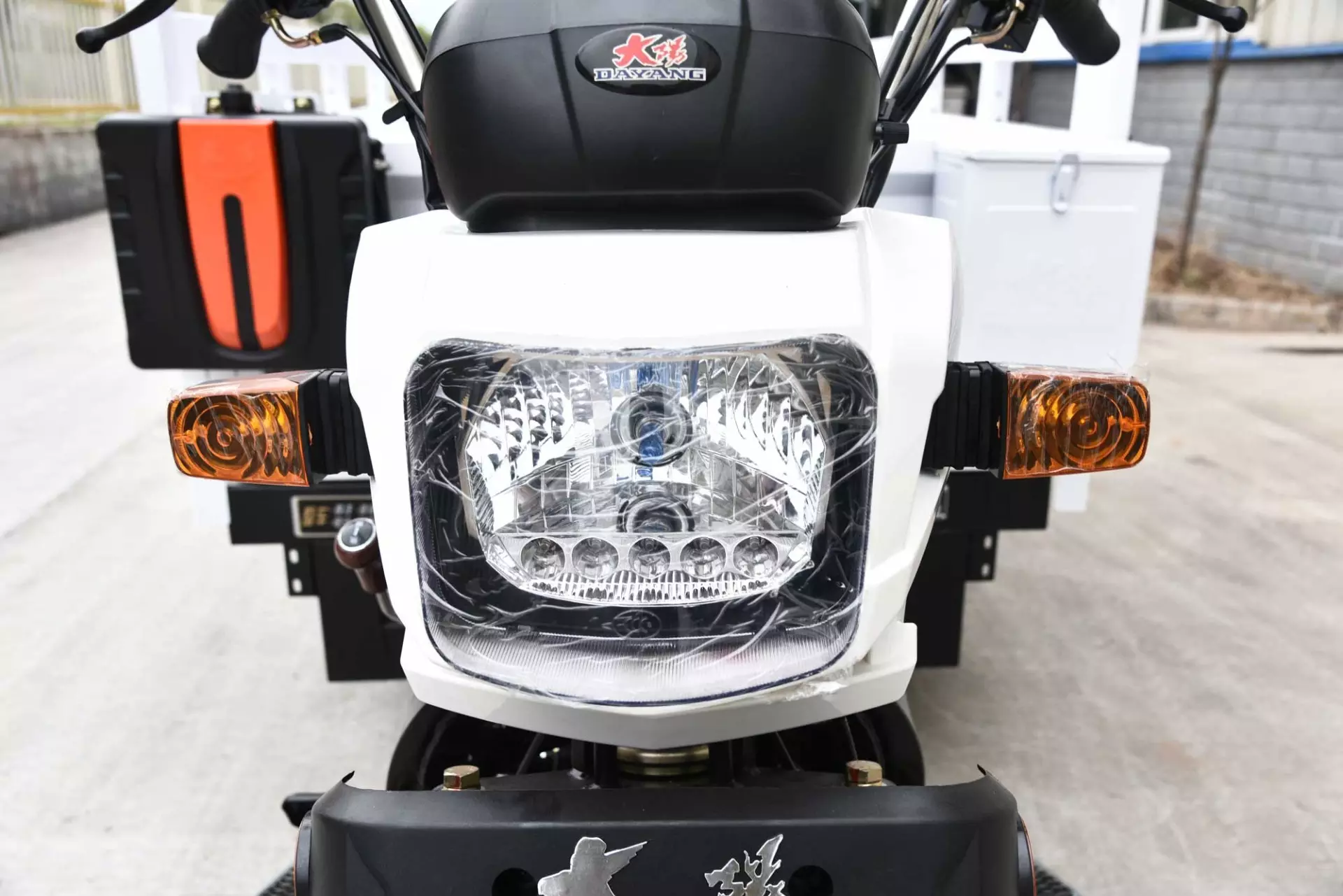 New design lamp 3 wheel motorcycle 150cc 250cc hot gasoline engine heavy load cargo scooter tricycle