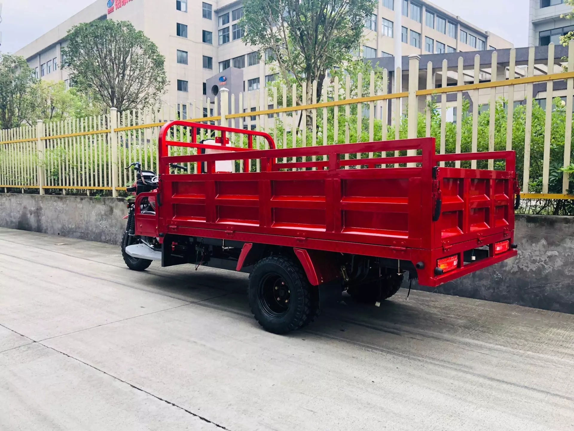 Big Space CCC Trike 3 Wheel Motor Tricycle Gas 3 wheels tricycle heavy duty cargo 250cc  box container