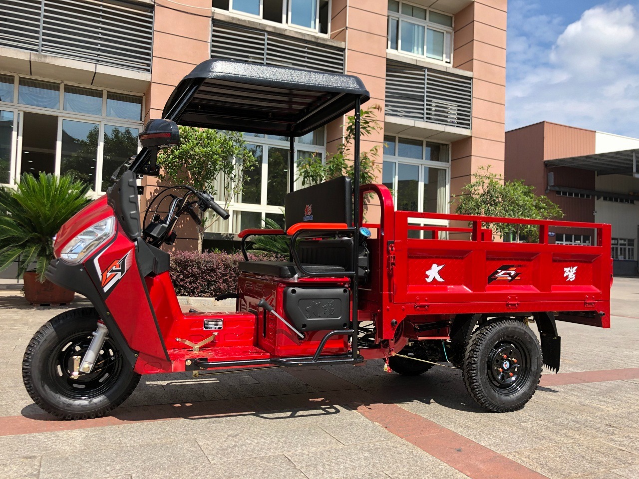 China factory customized 2021 origin design price tricycle gasoline classic light loading 150cc air cooled cylinder power